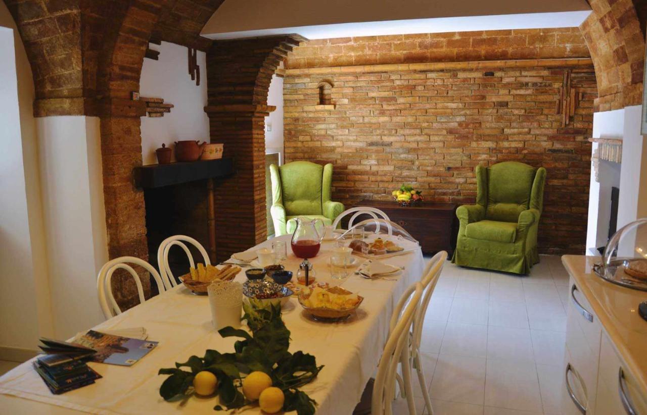 Beb Cornelia Bed & Breakfast Atri Ngoại thất bức ảnh